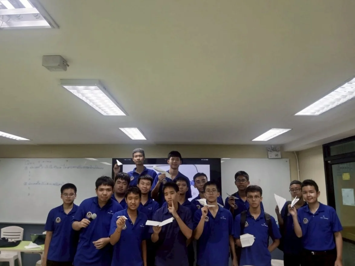 มาพับเครื่องบินกระดาษกันเถอะ !! activity image 3